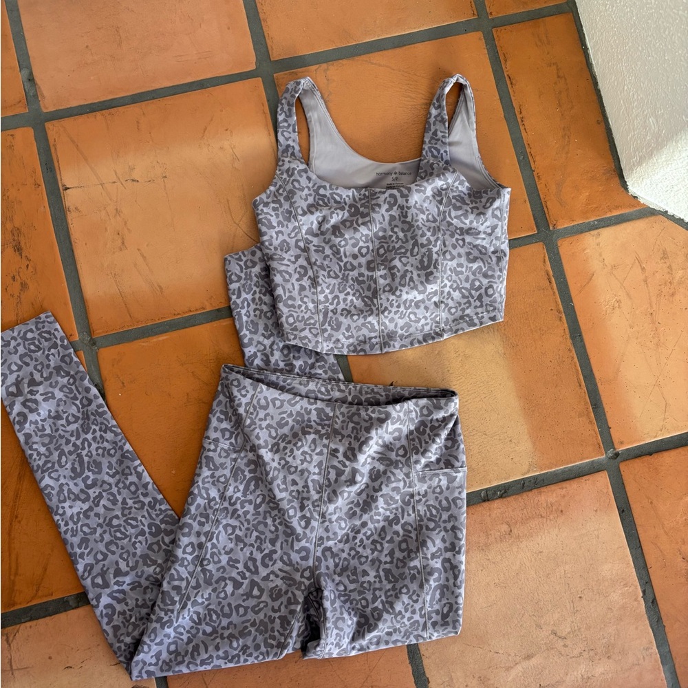 Harmony Balance Gray Leopard Print Activewear Set size small